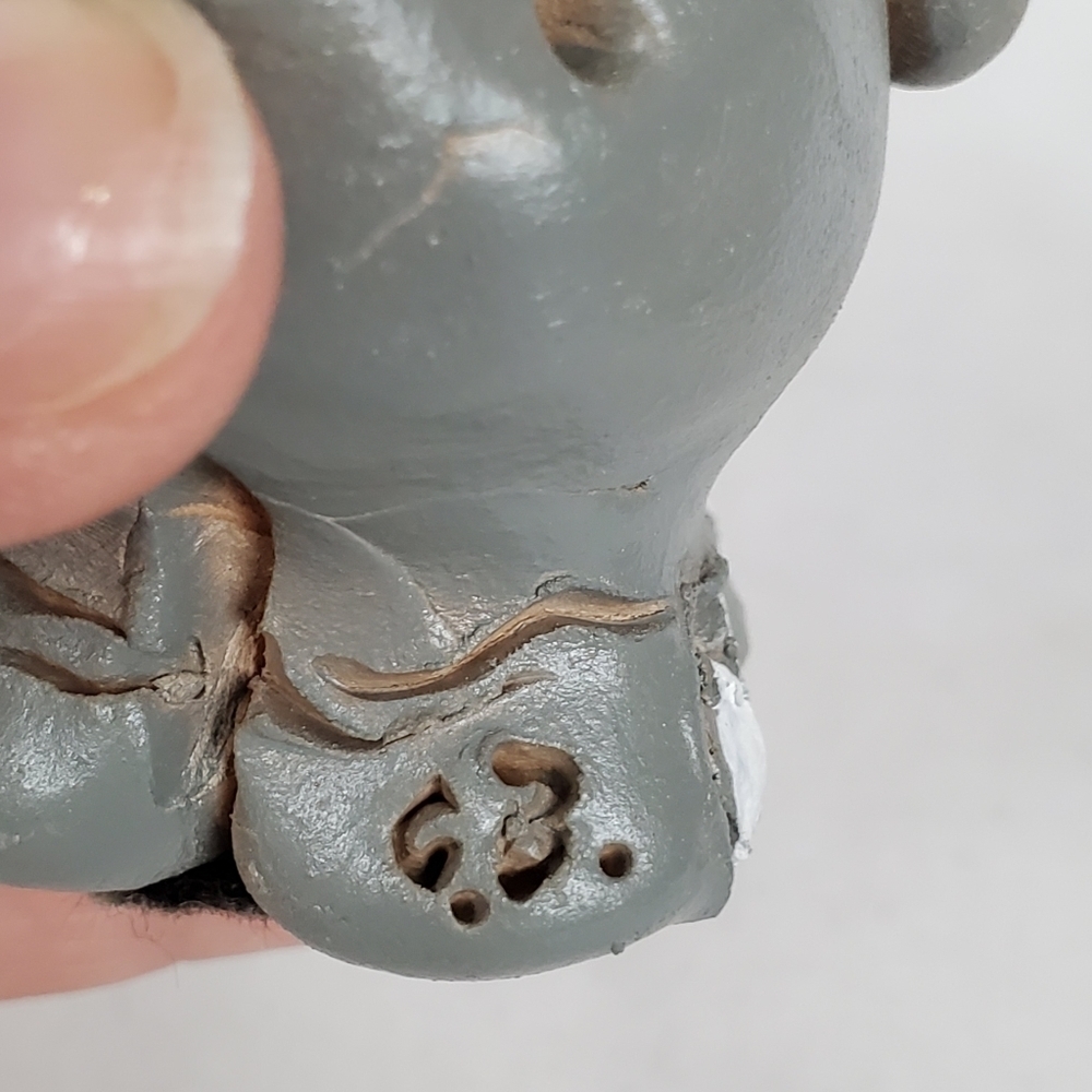 VTG signed Chubby hand molded tiny silly Elephant figurine - Picture 6 of 11